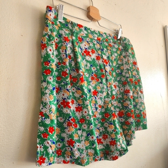 SHEIN Plus Floral Green Shorts 1X - Picture 4 of 8